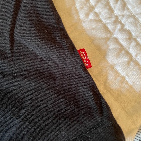 Women’s Levi’s Short Sleeve Graphic Tee - Picture 3 of 6